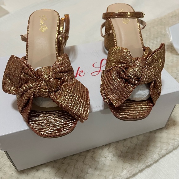 Pink Lily Shoes - Pink Lily Metallic Gold Bow Heels